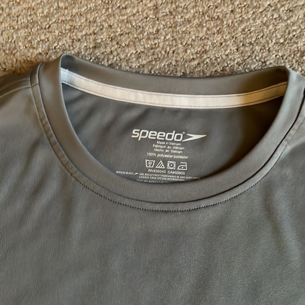 Speedo Men's Rash Guard - Picture 7 of 11